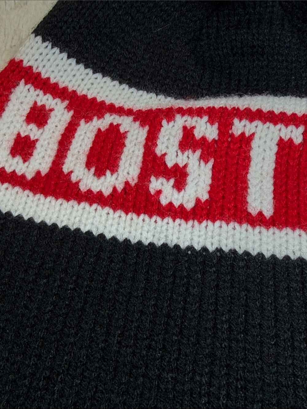 Boston Black & Red Warm Acrylic Knit Pompom Unisex Winter Hat Beanie - Picture 2 of 6